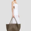 Bolso de viaje The Victoria en piel caqui Bolso de viaje The Victoria en piel caqui