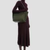 Bolso tote The Victoria en gamuza verde oliva oscuro Bolso tote The Victoria en gamuza verde oliva oscuro