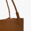 Bolso tote The Victoria grande en piel color canela Bolso tote The Victoria grande en piel color canela