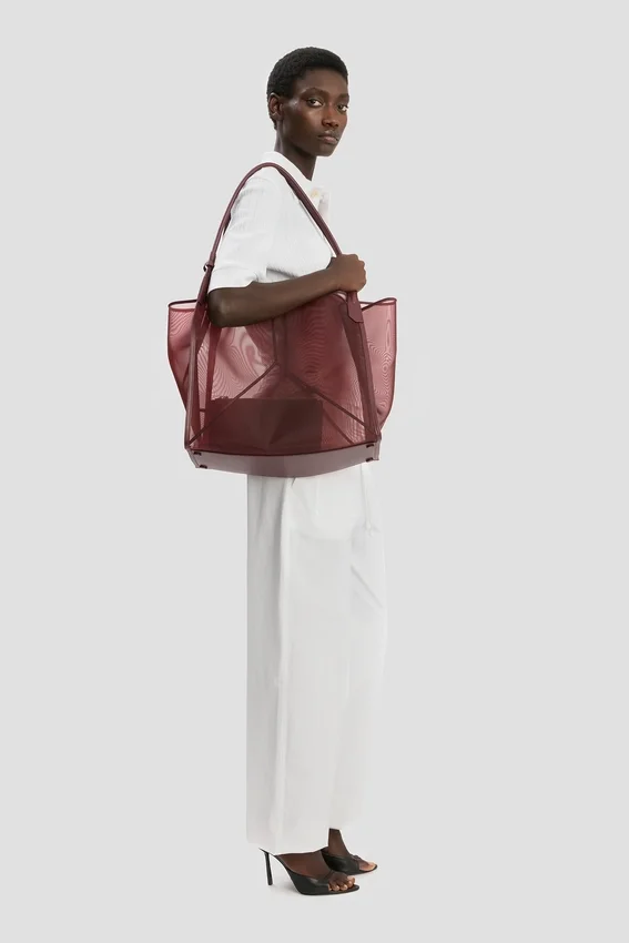 Bolso tote Victoria grande en malla burdeos Bolso tote Victoria grande en malla burdeos