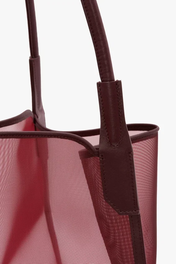 Bolso tote Victoria grande en malla burdeos Bolso tote Victoria grande en malla burdeos