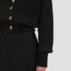 Cardigan con bolsillos trenzados en negro Cardigan con bolsillos trenzados en negro