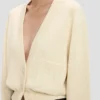 Cardigan de punto trenzado en color marfil Cardigan de punto trenzado en color marfil