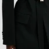 Chaqueta entallada con cinturón en negro Chaqueta entallada con cinturón en negro