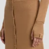 Falda midi con botones en color camel Falda midi con botones en color camel