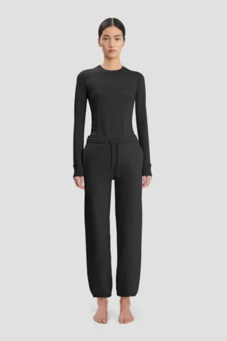 Pantalón jogger con logotipo bordado en negro Pantalón jogger con logotipo bordado en negro