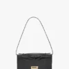 Pochette Dorian en piel negra repujada
