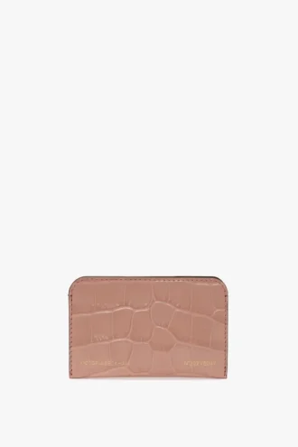 Tarjetero tipo sobre en piel con relieve de cocodrilo en rosa palo