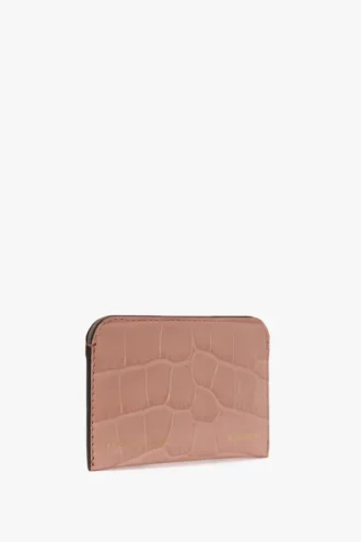Tarjetero tipo sobre en piel con relieve de cocodrilo en rosa palo