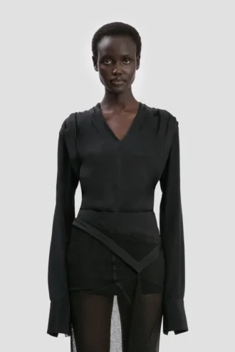 Top con cuello en V en negro Top con cuello en V en negro