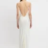 Vestido camisero de encaje en color marfil Vestido camisero de encaje en color marfil