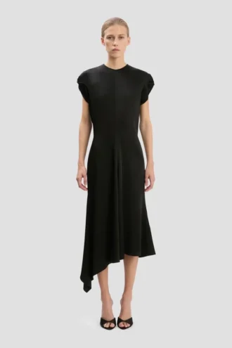 Vestido con hombros retorcidos en negro
