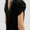 Vestido con hombros retorcidos en negro Vestido con hombros retorcidos en negro