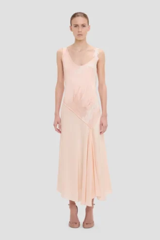 Vestido de encaje en color flor