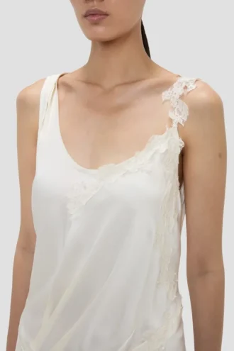 Vestido de encaje en marfil