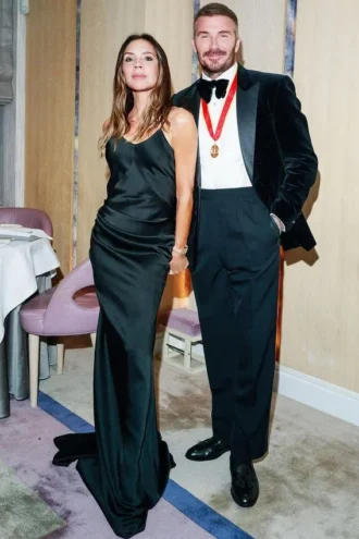 Vestido drapeado de encaje en color medianoche