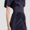 Vestido midi Bela en color medianoche Vestido midi Bela en color medianoche