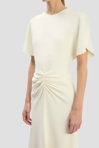 Vestido midi Bela en marfil brillante