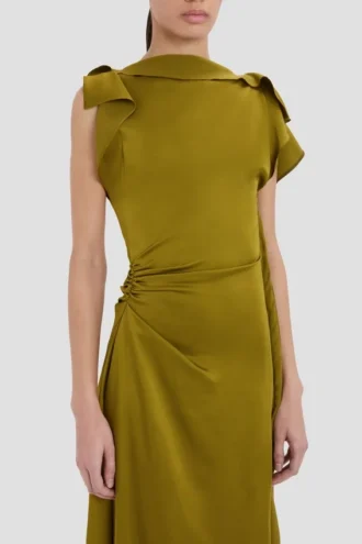 Vestido midi drapeado en color musgo