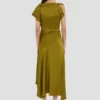 Vestido midi drapeado en color musgo