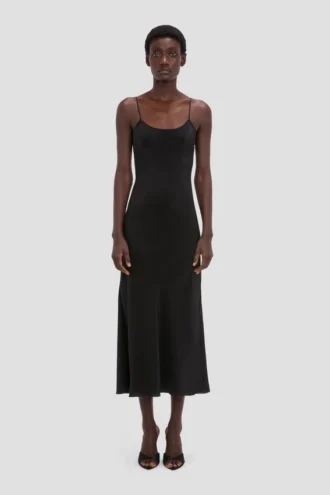 Vestido midi tipo camisola en negro